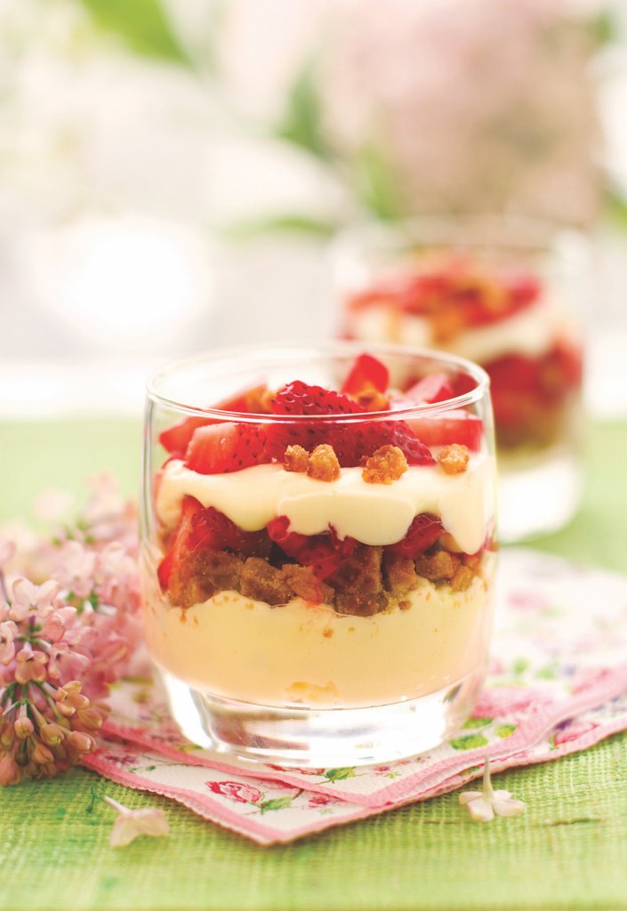 Coconut cheesecake parfait
