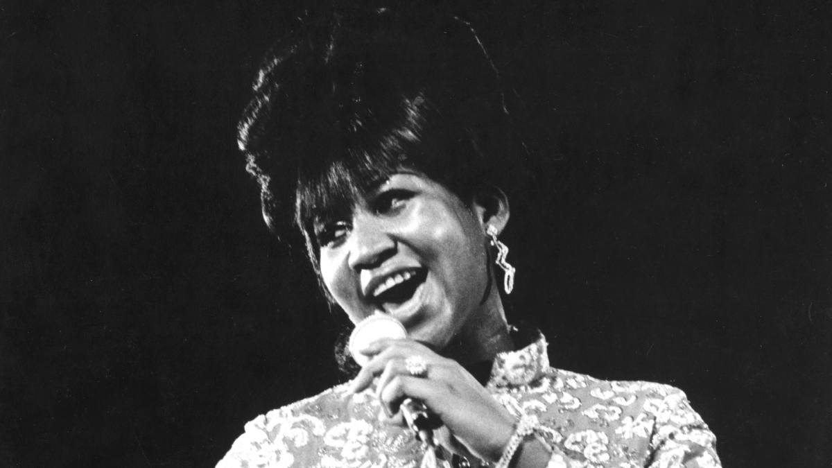 woman singing; aretha franklin songs