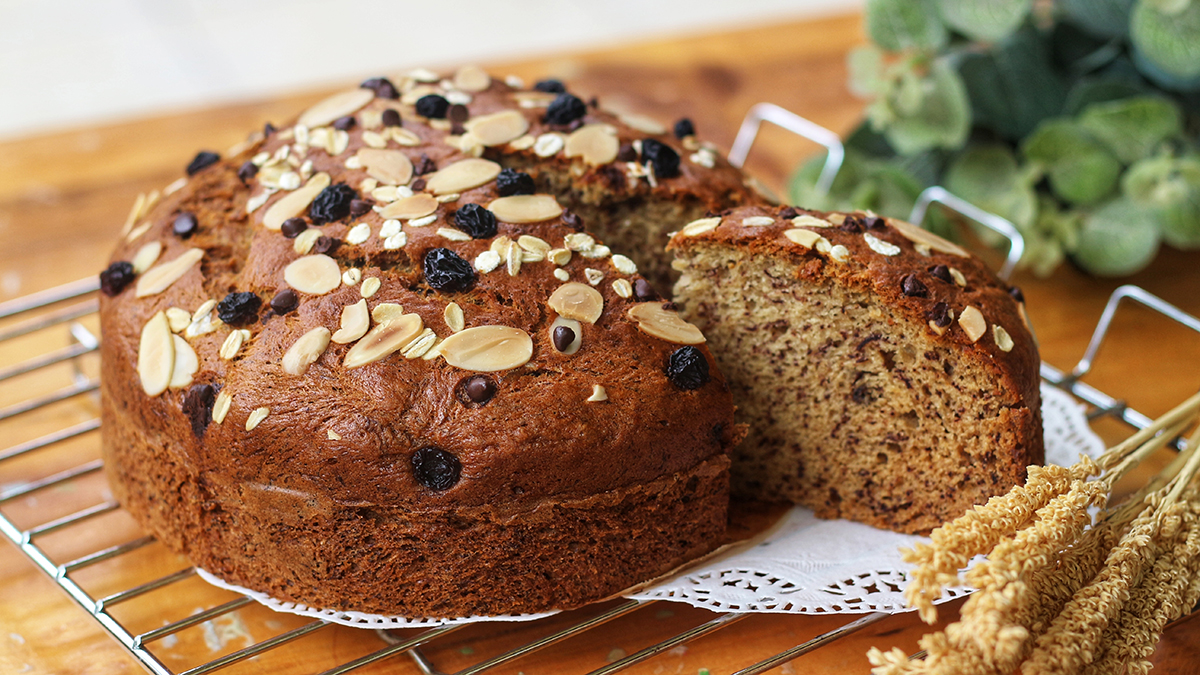 Banana bread cake made with brown sugar