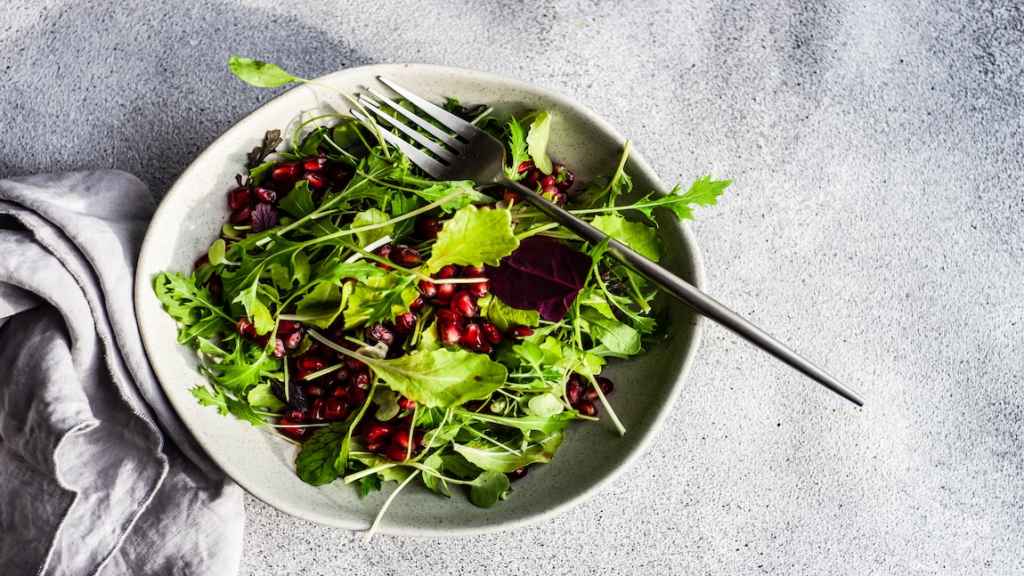 arugula salad in bowl