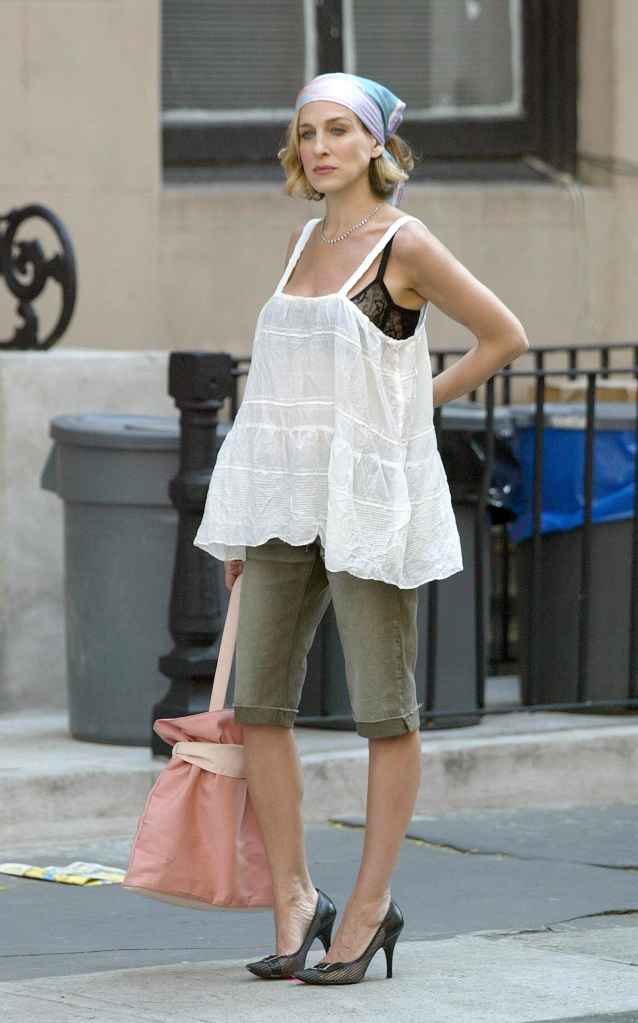 Carrie Bradshaw wearing bermuda shorts and headscarf.