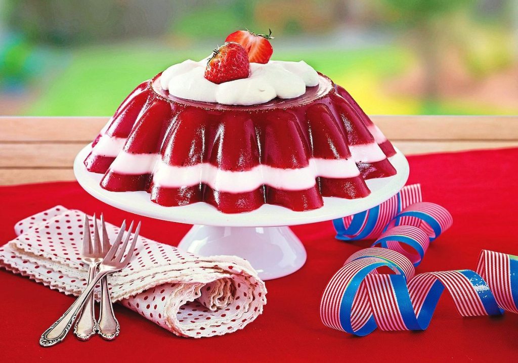 Strawberries and cream Jell-O cake dessert