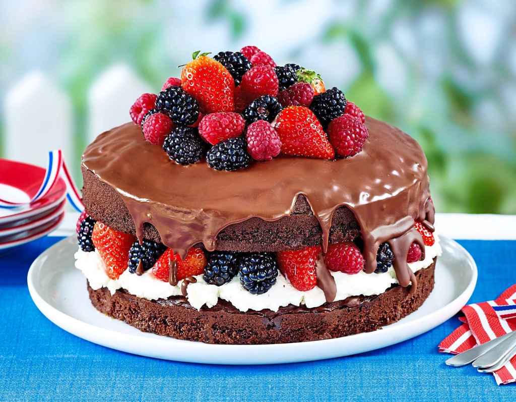 Bountiful Strawberry Fudge Cake