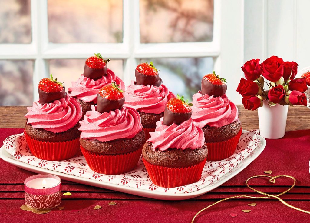 Chocolate-Dipped Strawberry Cupcakes