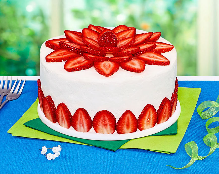 Strawberries and cream cake dessert
