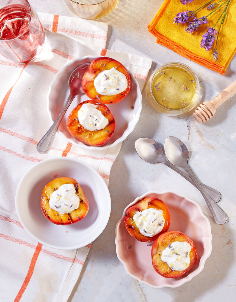 Grilled peaches with ricotta