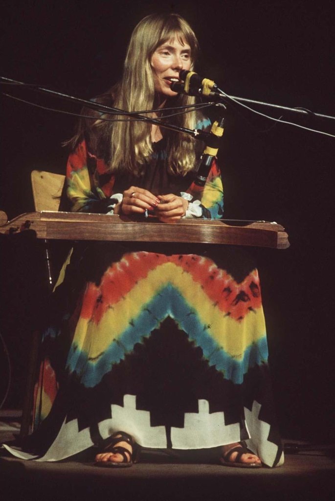 Joni Mitchell onstage in 1972