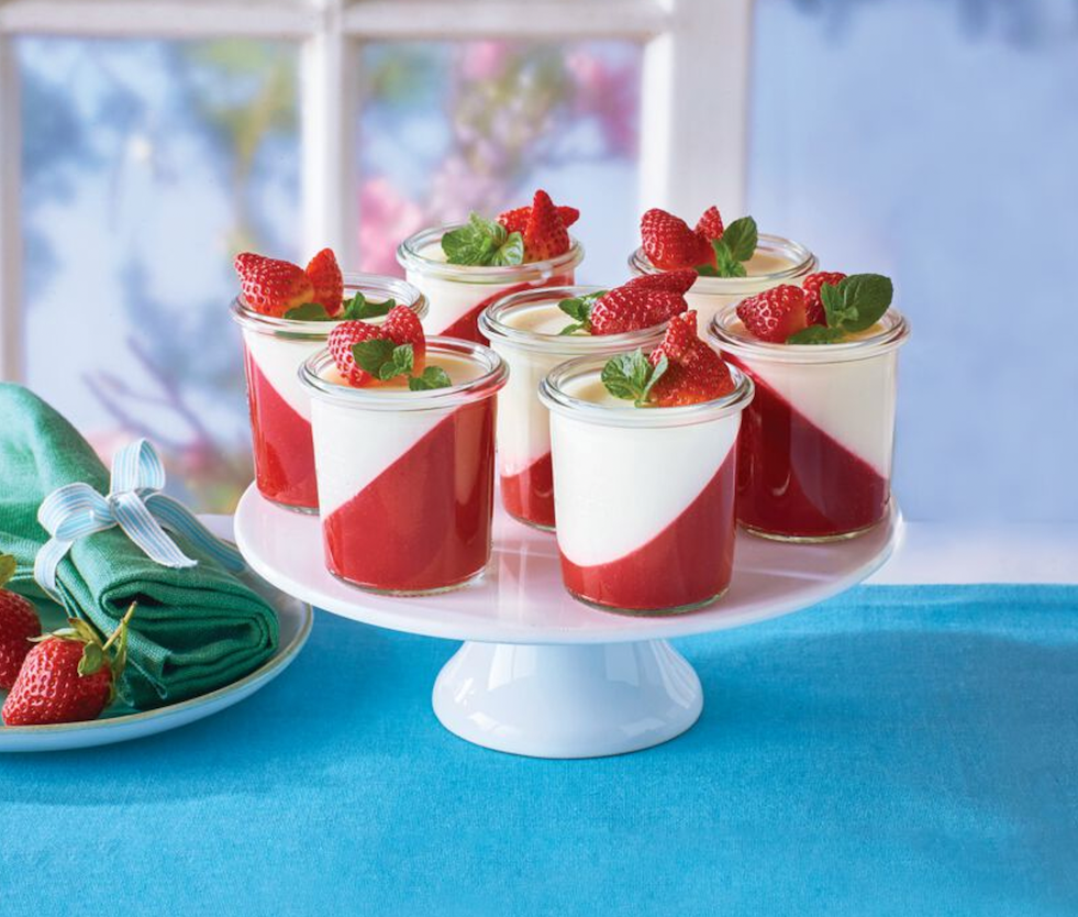 Strawberry parfait Jell-O desserts