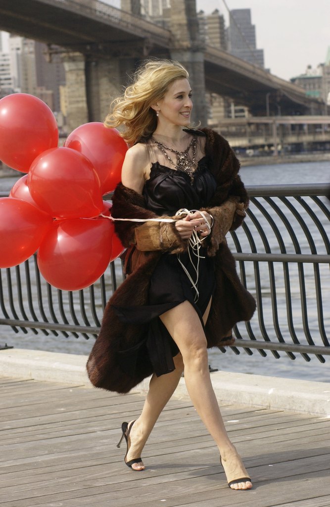 Carrie Bradshaw wearing black dress with red balloons