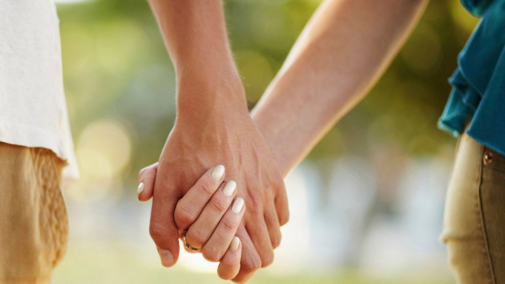 South Africa, Cape Town, Couple holding hands