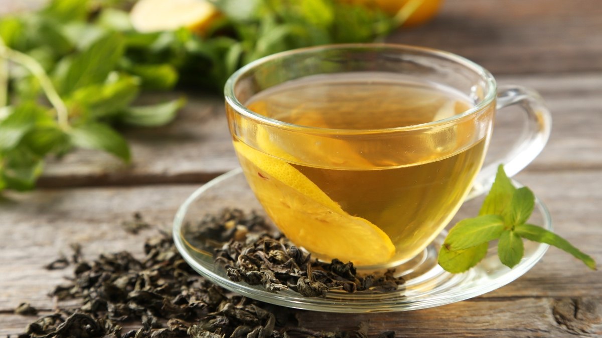 5 Health Benefits of Kombucha for Women | Woman's World