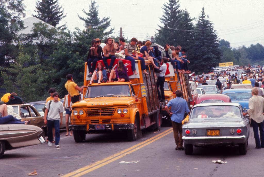 People traveling to the Woodstock Music Festival, 1969 