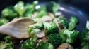 Stirfrying broccoli