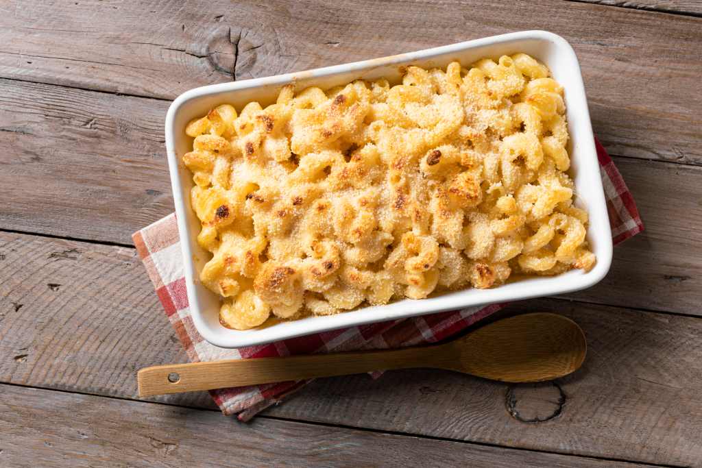 mac and cheese with breadcrumbs in casserole dish