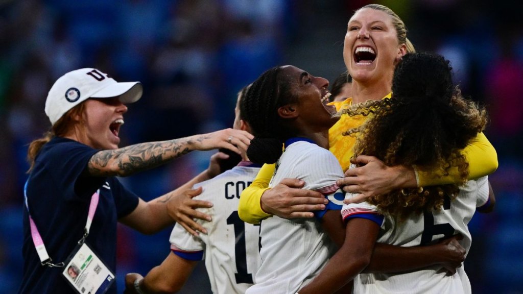 Alyssa Naeher, Naomi Girma and Casey Krueger (2024)