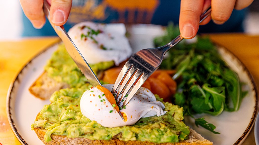 plate with eggs, a high-cholesterol food