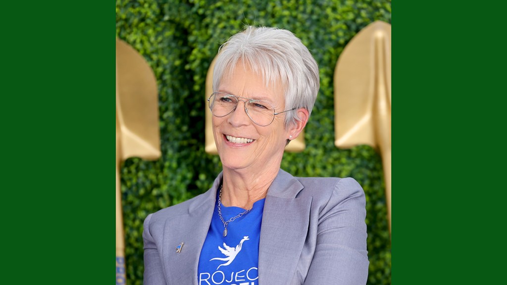 Jamie Lee Curtis, a great example of going gray gracefully
