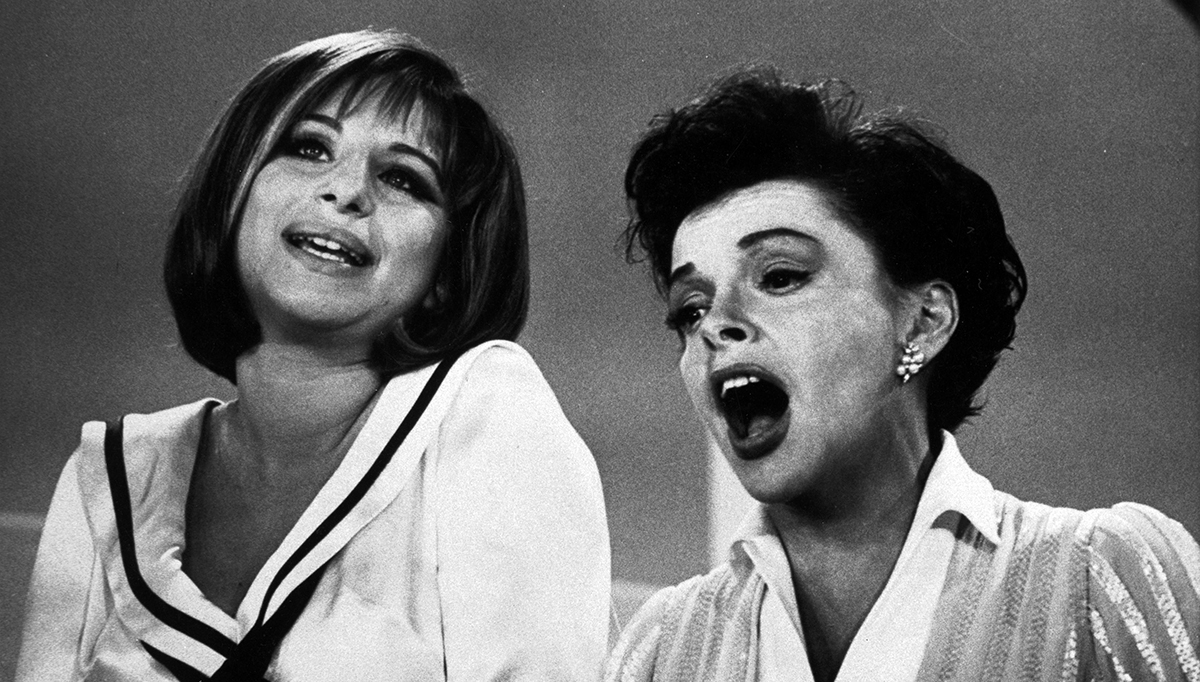 Barbra Streisand sings a duet with Judy Garland during episode 9 of 'The Judy Garland Show', taped on 4th October 1963 and broadcast by CBS two days later.