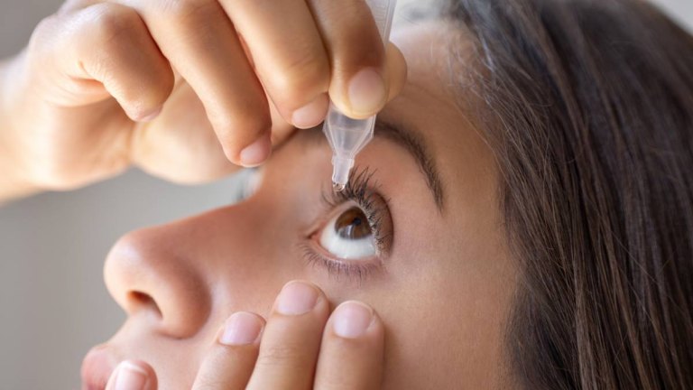 Blurry Vision In One Eye Causes And Quick Treatments Explained Woman blurry-vision-in-one-eye-causes-and-quick-treatments-explained-woman