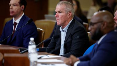 Brett Favre Discusses Parkinson’s Diagnosis and How Football May Be to Blame