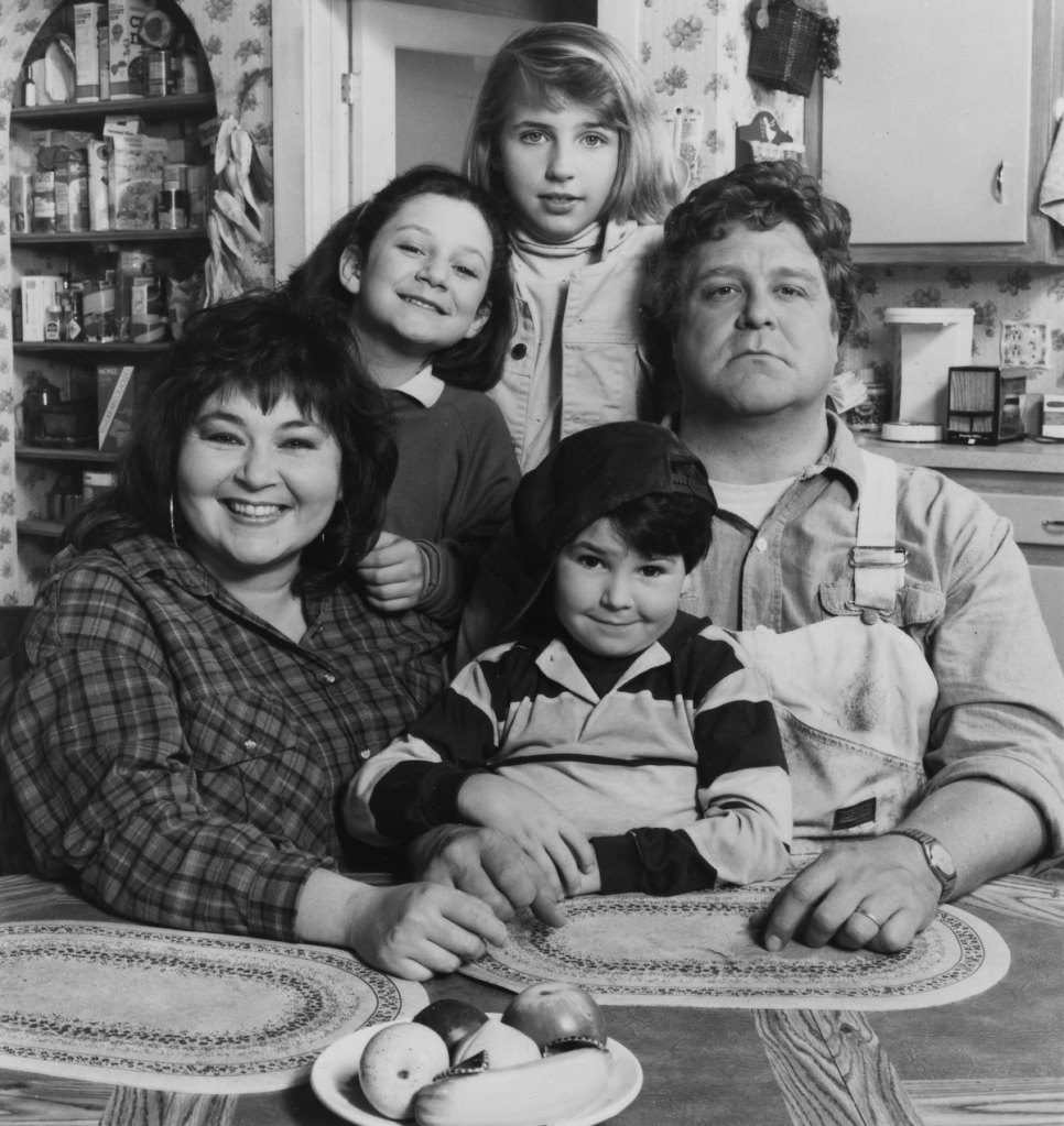 Cast of 'Roseanne': Roseanne Barr, Sara Gilbert, Lecy Goranson, Michael Fishman and John Goodman in 1989 