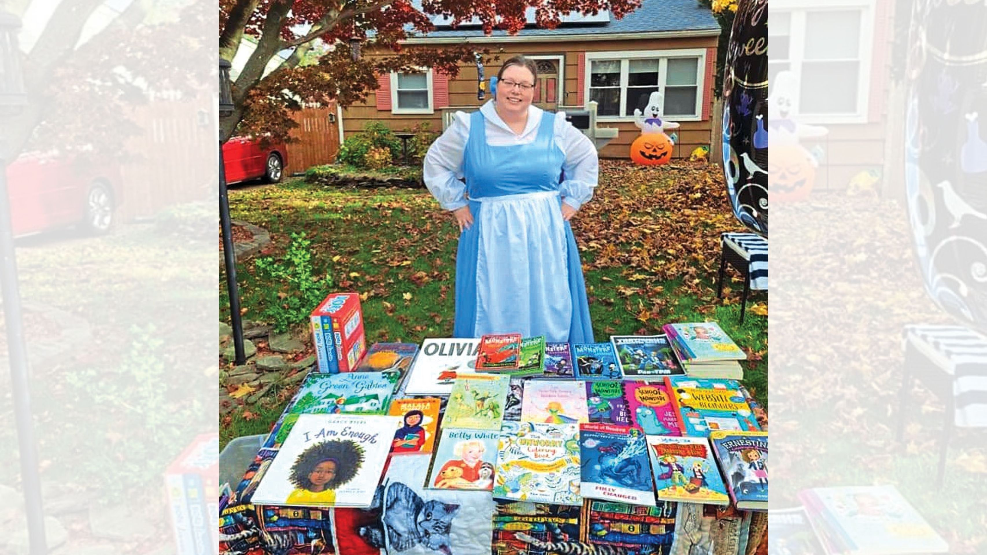 Rae Murphy with books