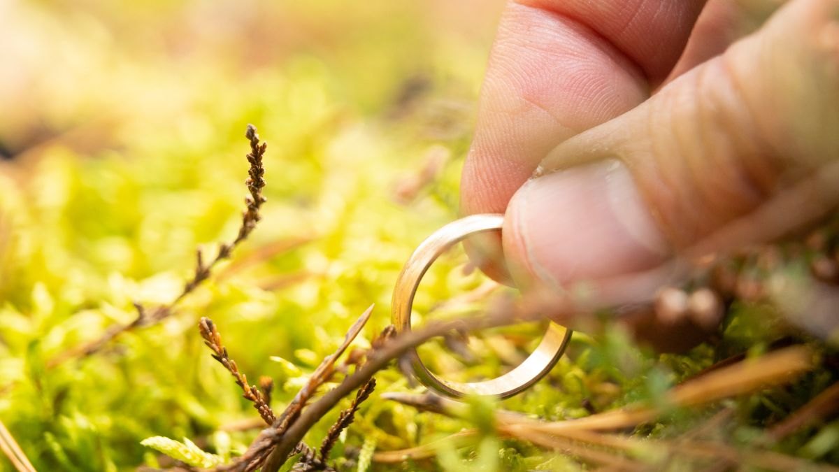 Stranger Finds Woman’s Wedding Ring Lost in the Ocean | Woman's World