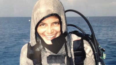Watch Cristina Zenato Dive Fearlessly to Save Sharks and Build Bonds