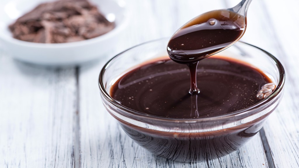 Chocolate sauce to serve with fried cheesecake bites