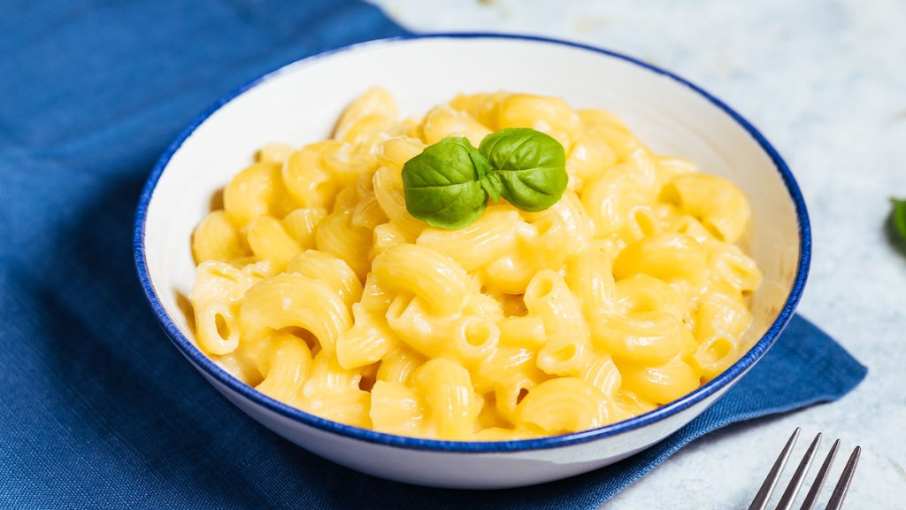 Bowl of macaroni and cheese made with protein pasta for weight loss