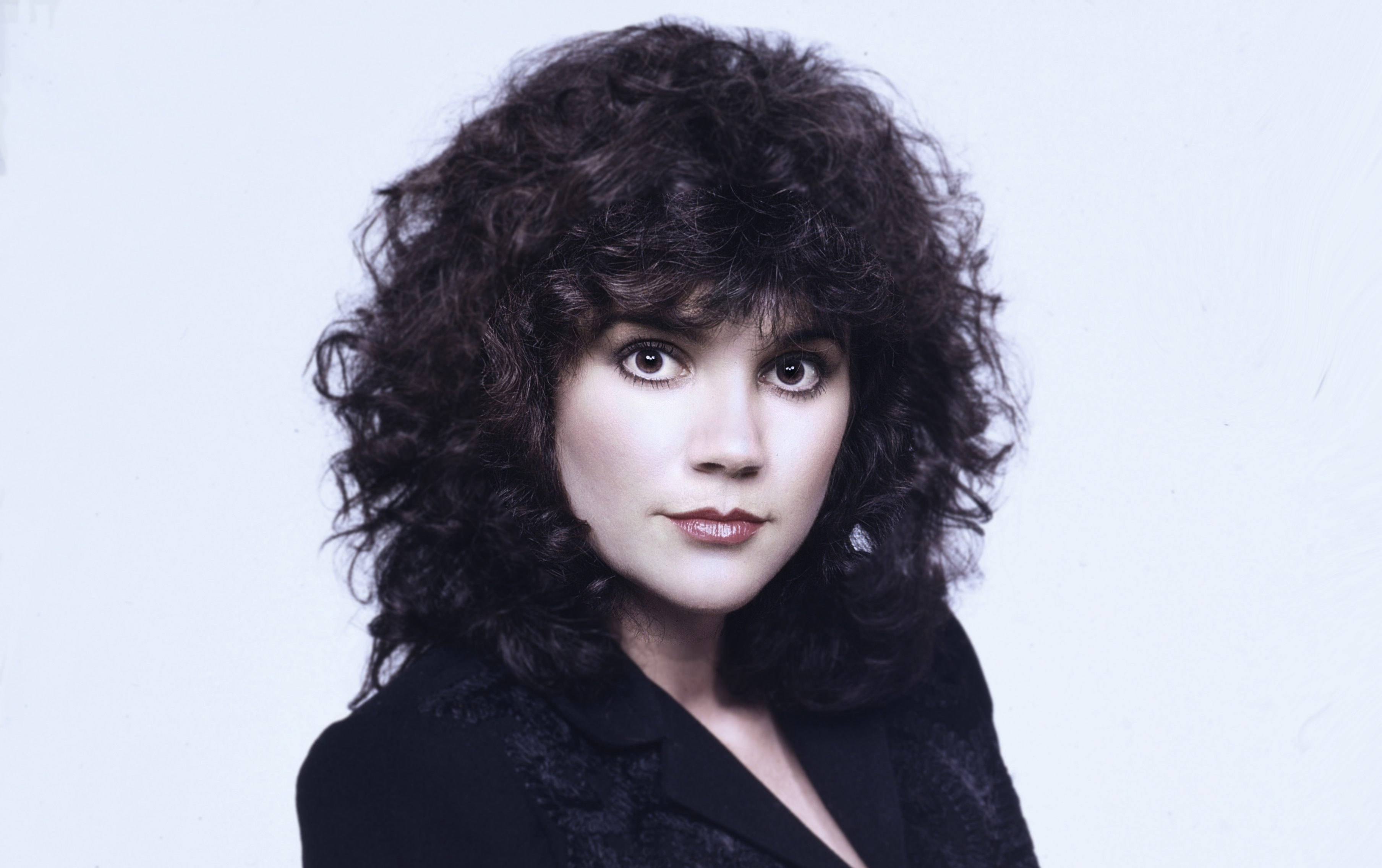 Why Linda Ronstadt Never Married: A Look at the Music Icon's Love Life | Woman's World