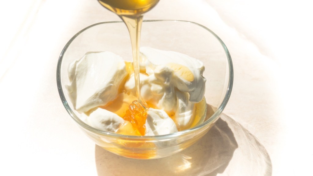 A bowl of yogurt being drizzled with honey, which can help with heartburn