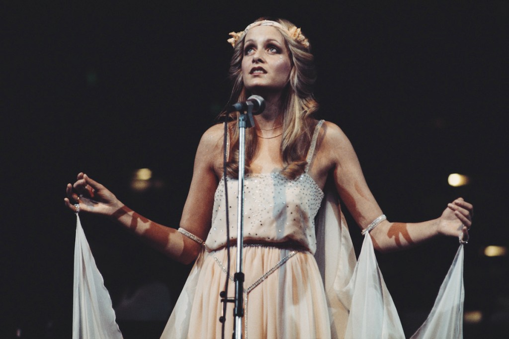 Twiggy onstage in 1975