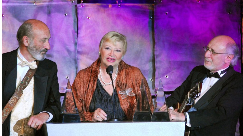 Mary Travers, Paul Stookey and Peter Yarrow in 2006