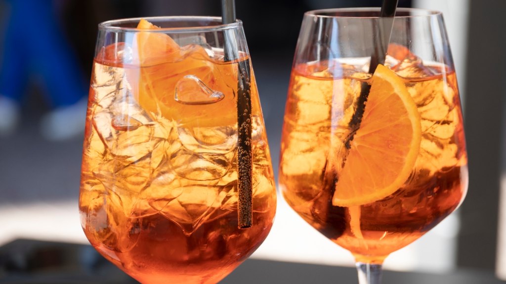 An Aperol spritz