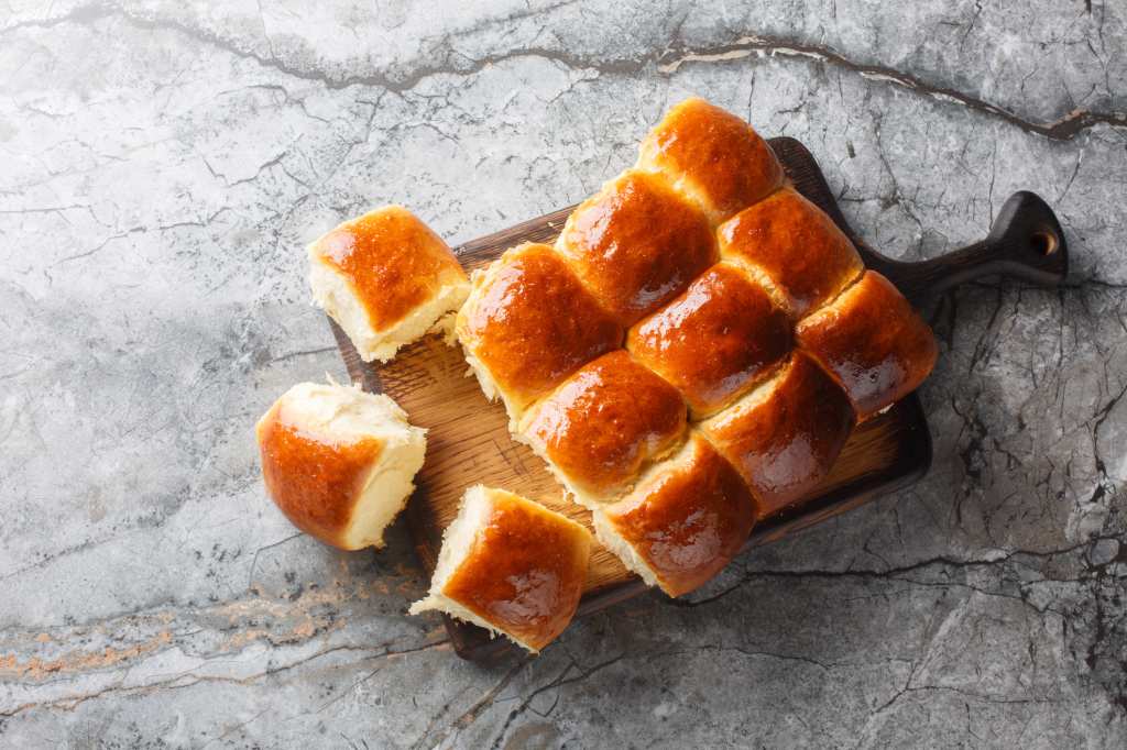 Hawaiian dinner rolls on cutting board