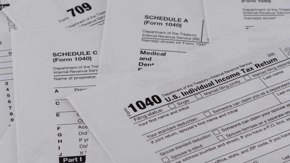 1040 US tax return paperwork