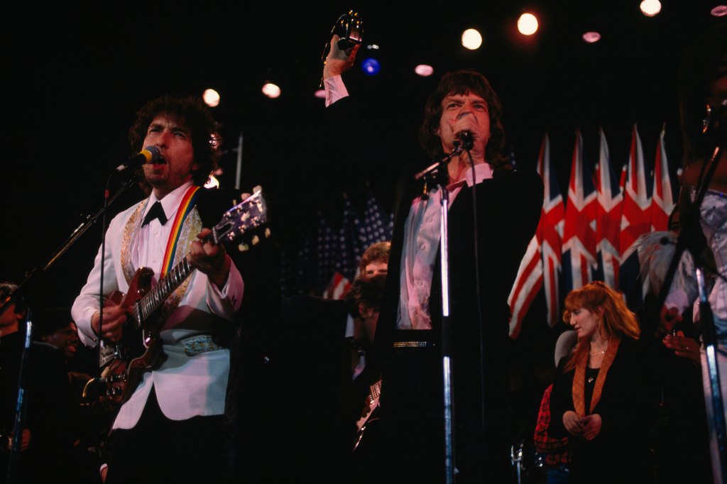 Bob Dylan and Mick Jagger perform alongside one another, 1988