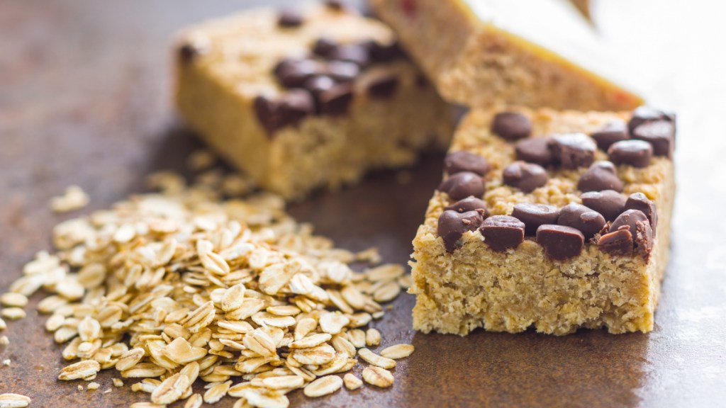 Granola bars made with oats and chocolate chips