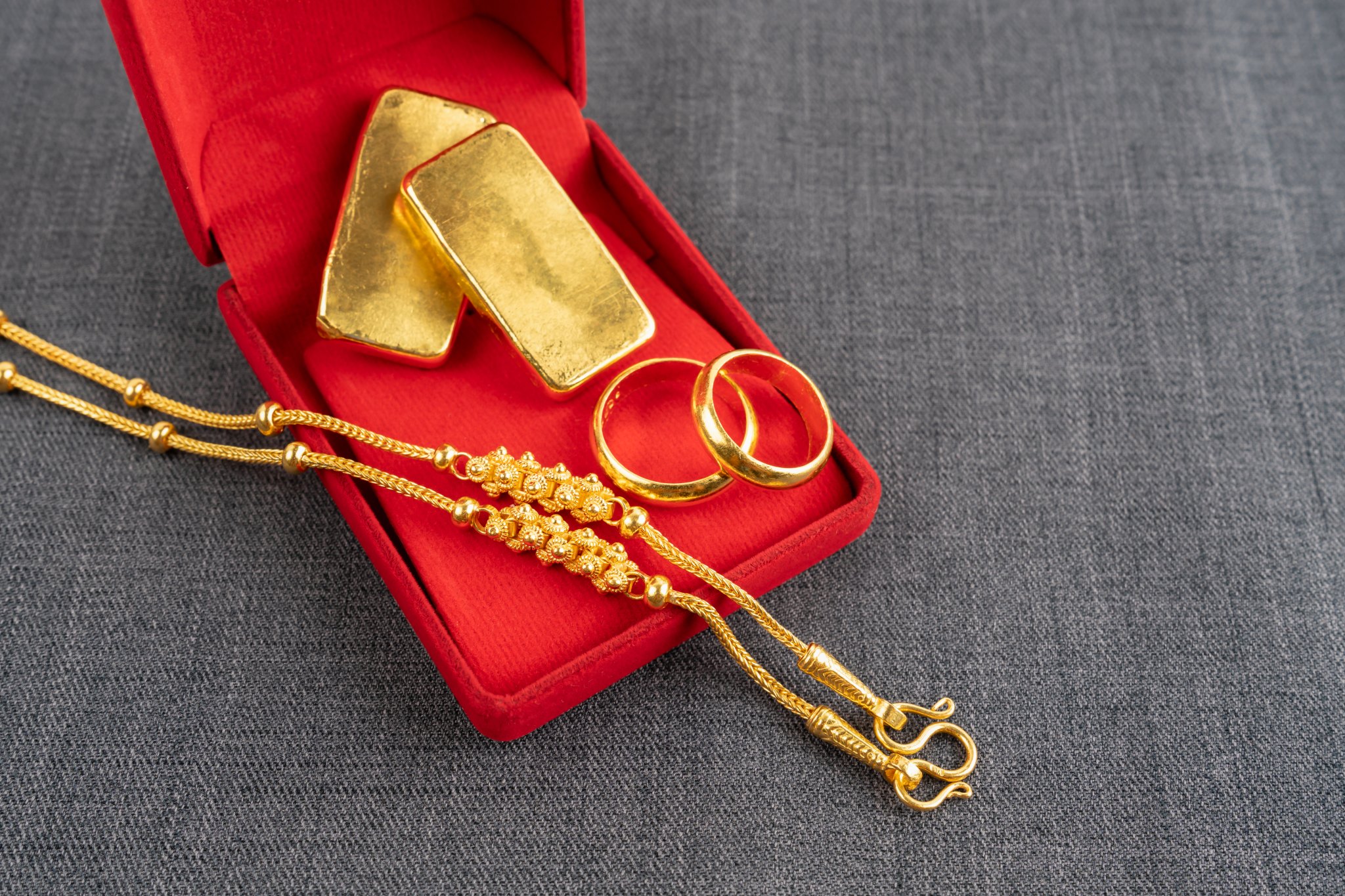 Gold Prices Are Rising—How to Sell Your Jewelry for Top Dollar | Woman ...