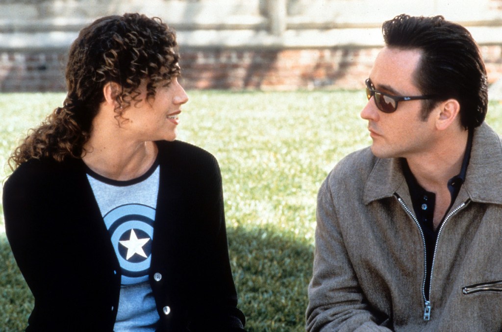 Minnie Driver talks with John Cusack in a scene from the film 'Grosse Pointe Blank', 1997