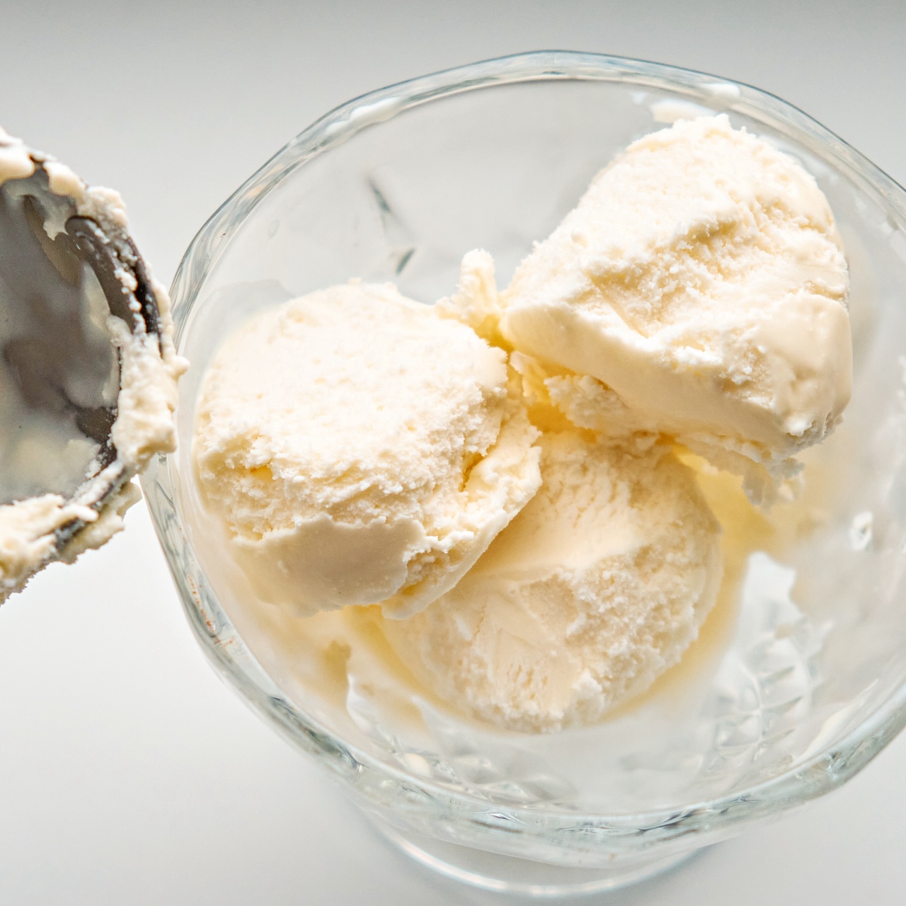 Scoops of vanilla frozen-custard in glass