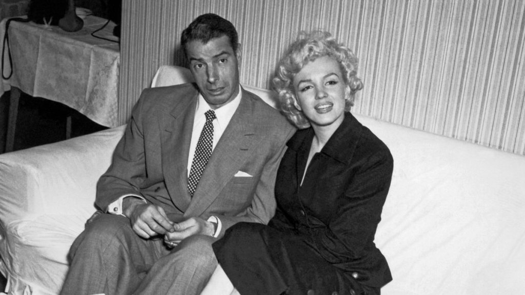 Joe DiMaggio and Marilyn Monroe in 1954