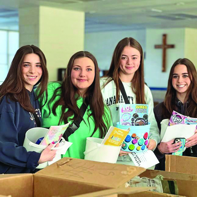 Students help pack baskets