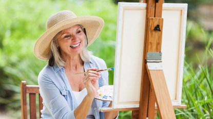 woman painting on an easel outside: easy art projects