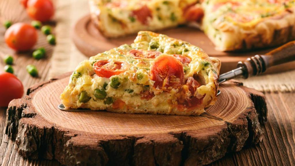 intermittent fasting for menopause: Vegetarian quiche with green pea, tomatoes and cheese.