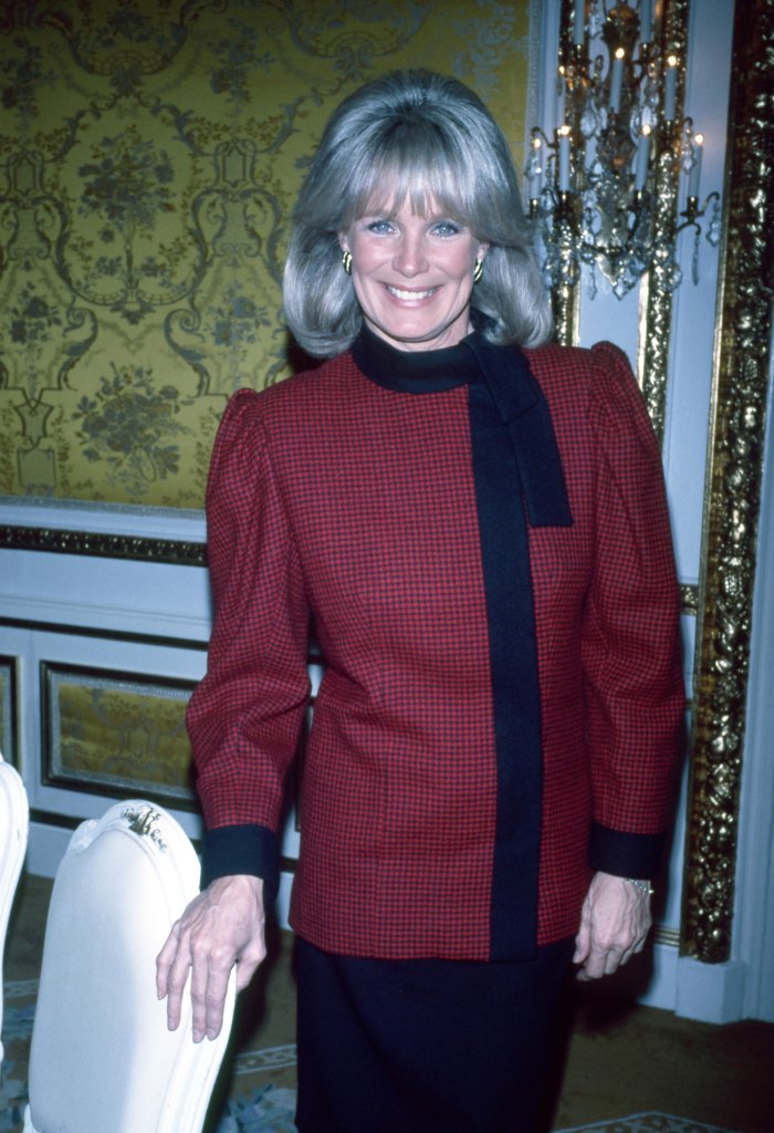 Linda Evans on set of Dynasty