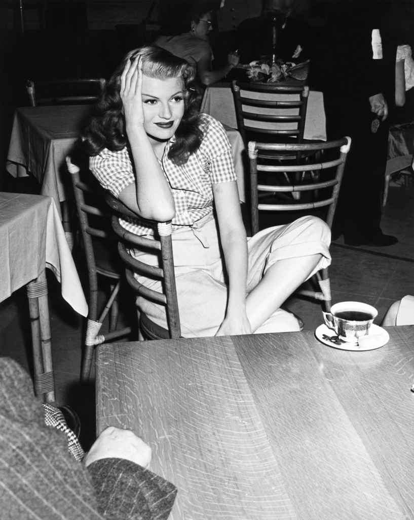GILDA, Rita Hayworth, on-set, 1946