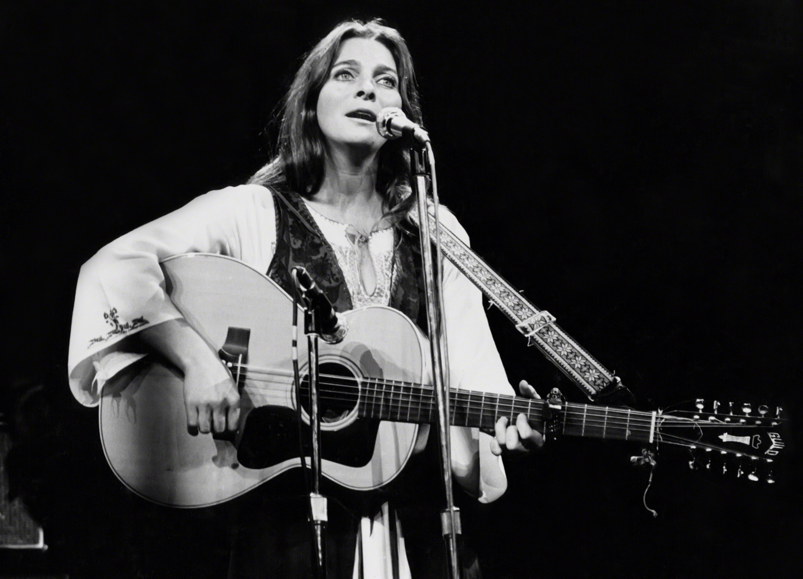 Judy Collins Talks Poetry Loss And The 1960s Folk Music Scene Woman judy-collins-talks-poetry-loss-and-the-1960s-folk-music-scene-woman