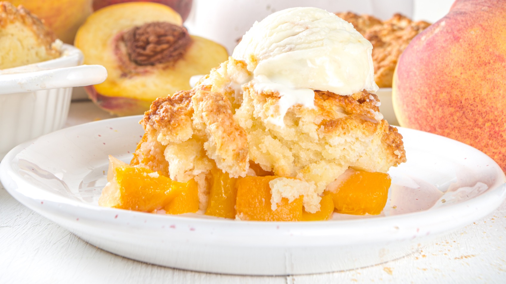 Crockpot peach cobbler
